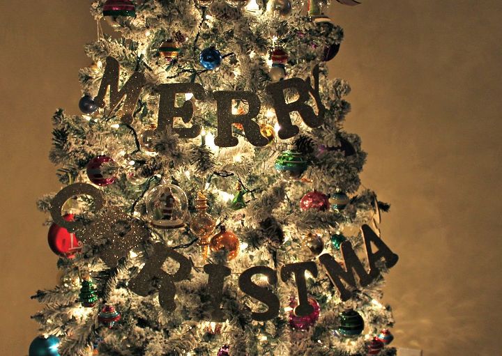 merry christmas glitter garland, christmas decorations, crafts, decoupage, seasonal holiday decor