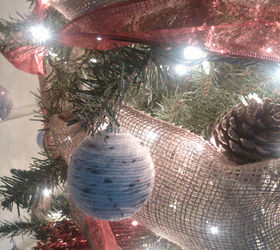 how to make easy christmas yarn ornaments, christmas decorations, crafts, repurposing upcycling, seasonal holiday decor