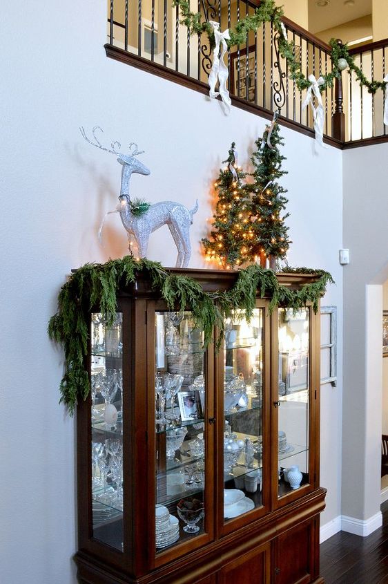 christmas wonderland decor, christmas decorations, fireplaces mantels, seasonal holiday decor
