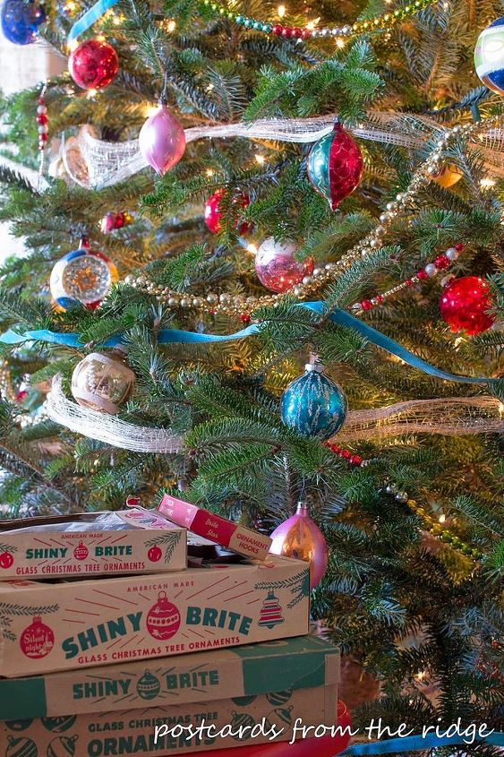 how to get a vintage themed christmas decor, christmas decorations, repurposing upcycling, seasonal holiday decor