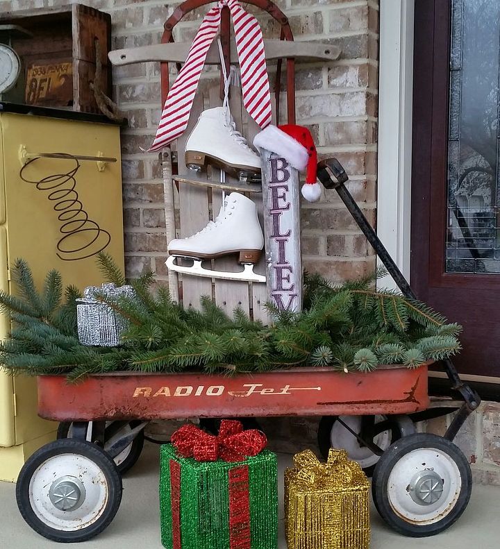 a rustic repurposed vintage christmas front porch, christmas decorations, crafts, pallet, repurposing upcycling, seasonal holiday decor, Rustic Christmas Wagon on the Front Porch