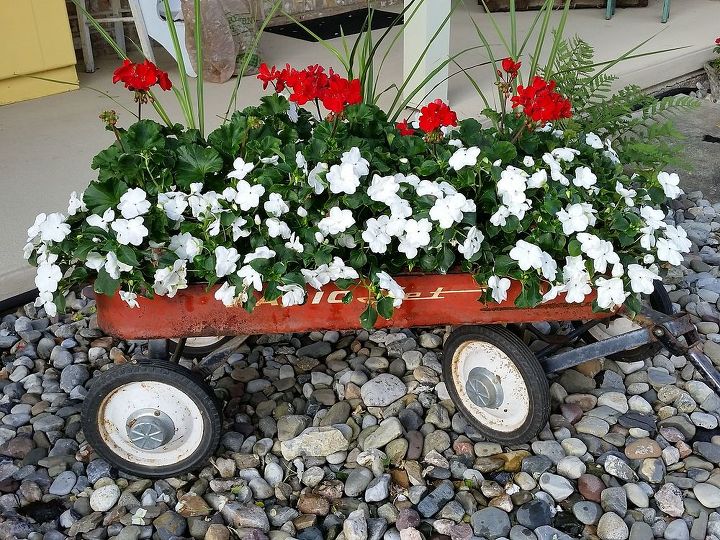 a rustic repurposed vintage christmas front porch, christmas decorations, crafts, pallet, repurposing upcycling, seasonal holiday decor, This was the little red wagon over the summer