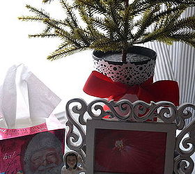 how to create cozy christmas bedroom decore, bedroom ideas, christmas decorations, seasonal holiday decor