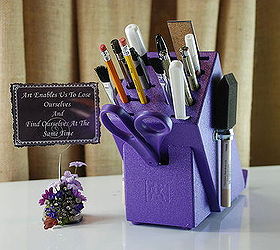 https://cdn-fastly.hometalk.com/media/2014/12/15/1812695/how-to-make-a-creative-gift-using-a-knife-block-christmas-decorations-crafts-painting.JPG?size=720x845&nocrop=1
