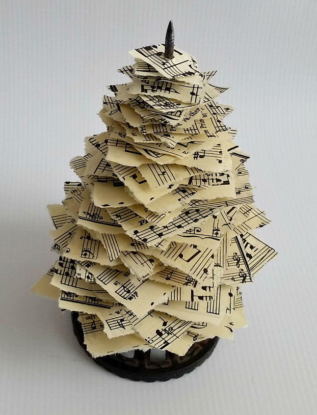 rboles de navidad de papel vintage y partituras