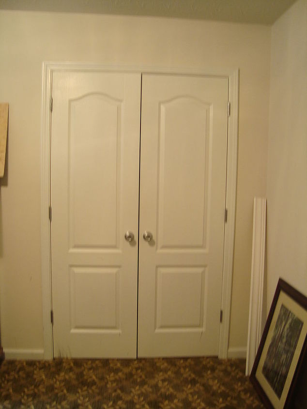 un espectacular cambio de imagen en una puerta con una plantilla de vetas de madera, Puertas dobles antes