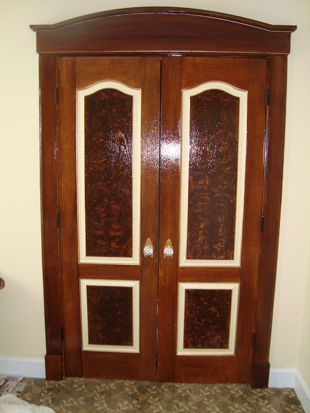 un espectacular cambio de imagen en una puerta con una plantilla de vetas de madera, Puertas dobles despu s