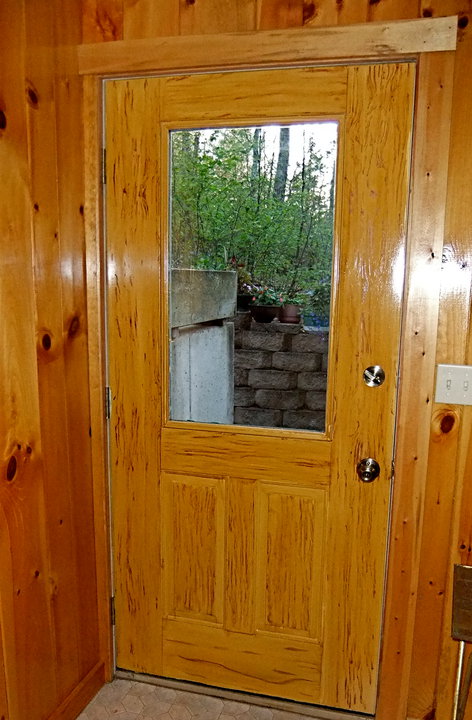 un espectacular cambio de imagen en una puerta con una plantilla de vetas de madera, Puerta de metal despu s