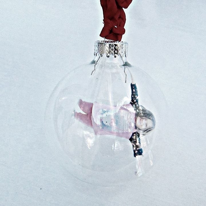 trapped picture in an ornament diy, christmas decorations, crafts, repurposing upcycling, seasonal holiday decor