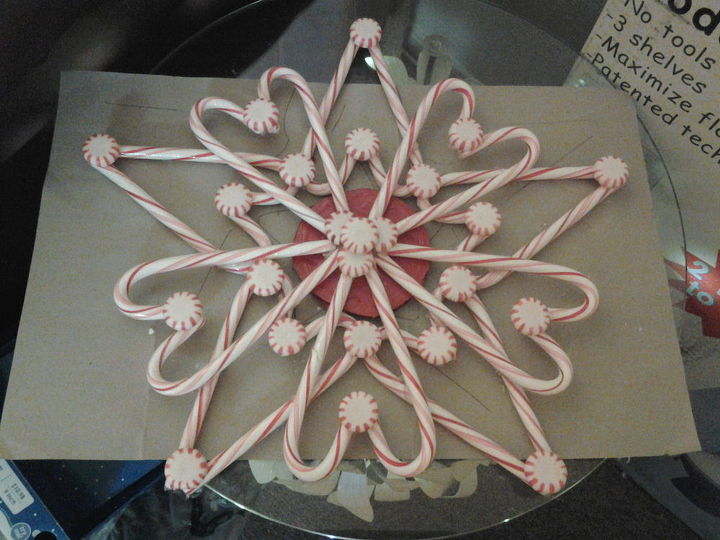 q candy cane christmas star, christmas decorations, crafts, repurposing upcycling, seasonal holiday decor