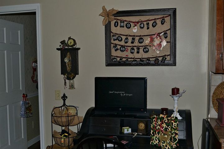 marco de la cuenta atrs de navidad con arndanos etiquetas de pizarra y arpillera