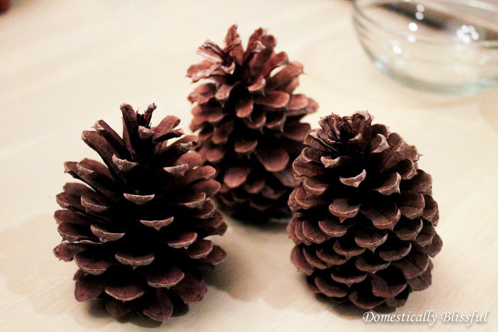 glitter tipped pinecone place card holders, christmas decorations, crafts, diy, repurposing upcycling, seasonal holiday decor