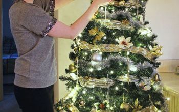  Como iluminar, colar e decorar uma árvore de Natal