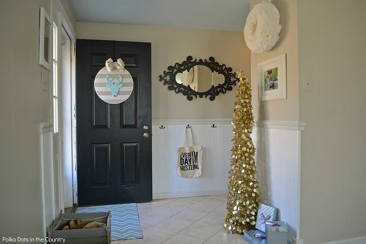 christmas home decor, christmas decorations, repurposing upcycling, seasonal holiday decor, wreaths