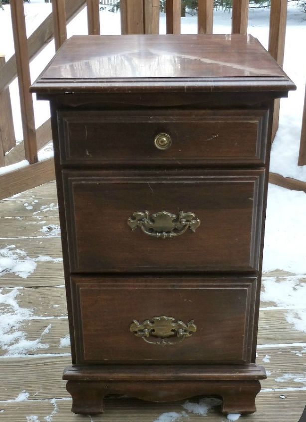 how to use chalkpaint on an old laminated nightstand, chalk paint, painted furniture