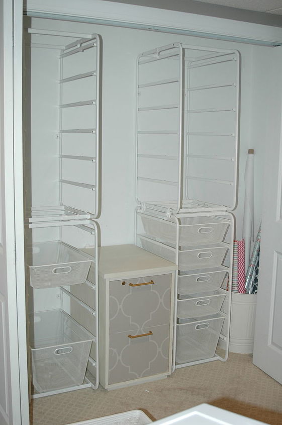 armario de manualidades organizado
