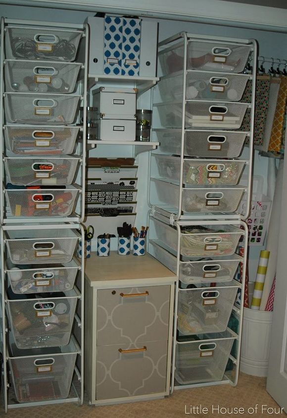 armario de manualidades organizado