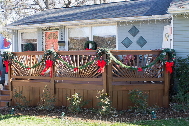easy christmas outdoor decorations christmas decorations porches repurposing upcycling seasonal holiday decor - Christmas Fence Decorations easy christmas outdoor decorations christmas decorations porches repurposing upcycling seasonal holiday decor - Christmas Fence Decorations