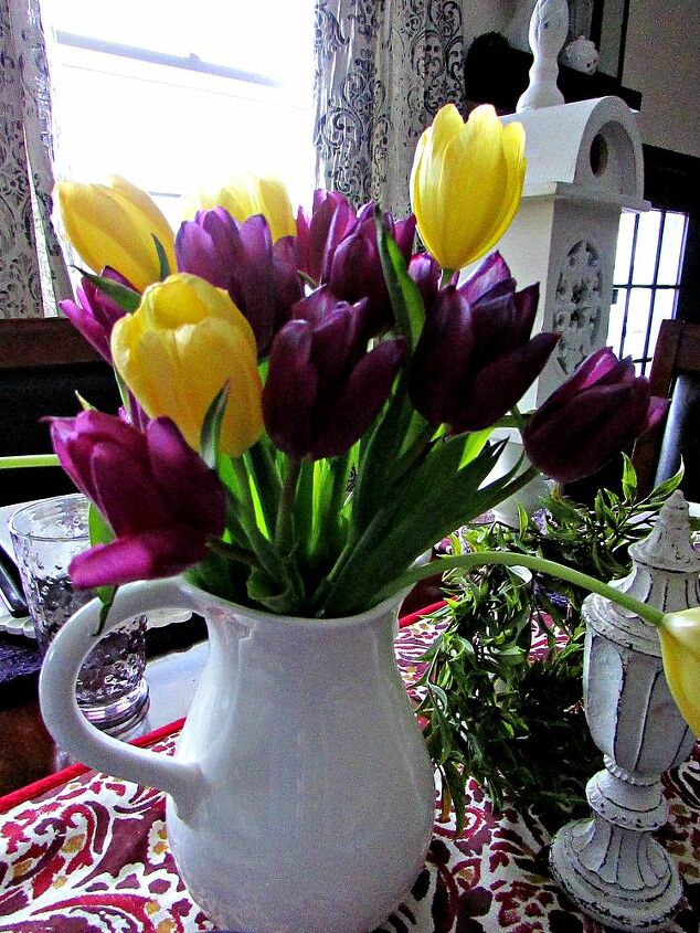 bright and cheery tulip tablescape, dining room ideas, flowers, home decor