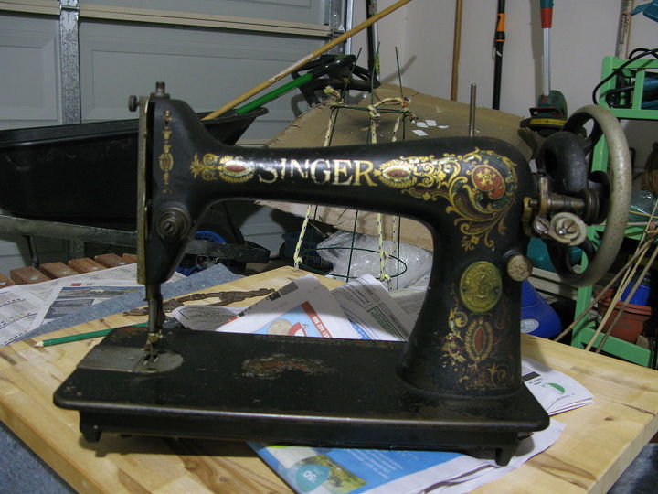 singer sewing machine cabinet makeover to hall table, This is the machine that was in it