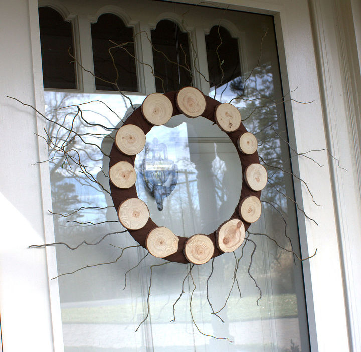 wood slice wreath for winter, crafts, repurposing upcycling, woodworking projects, wreaths