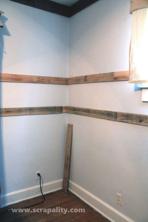 adicionar lambris s paredes com madeira de palete
