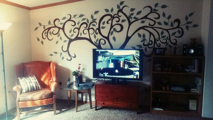 great way to dress up a white living room wall, painting, wall decor