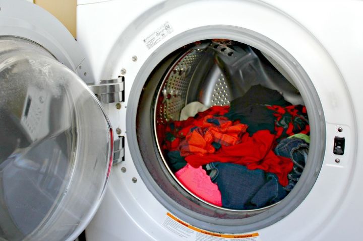 limpando uma mquina de lavar com carregamento frontal