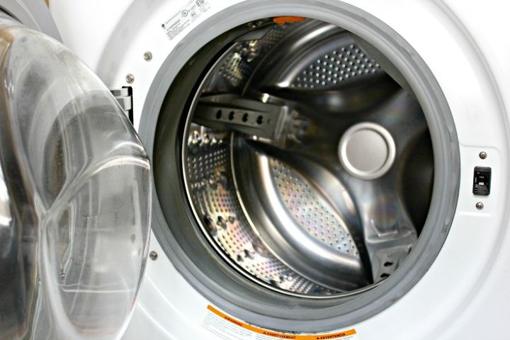 limpando uma mquina de lavar com carregamento frontal