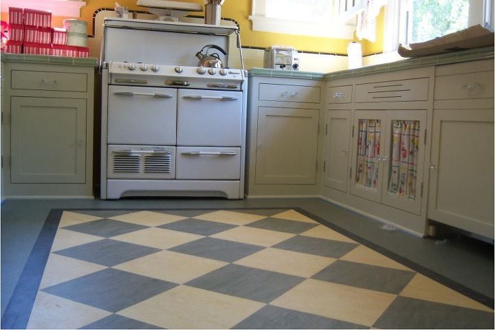 kitchen floors, flooring, kitchen design, Retro look Marmoleum Floor