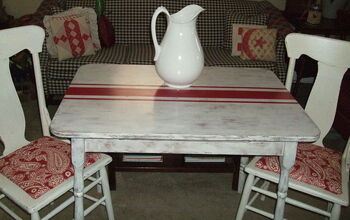 Cute Red & White Table & Chair Set
