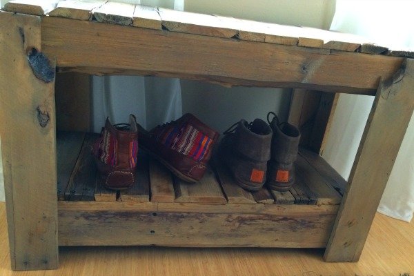 puedes hacer un banco de madera para zapatos con palets