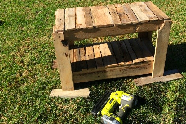 wood pallet shoe bench, foyer, pallet, repurposing upcycling