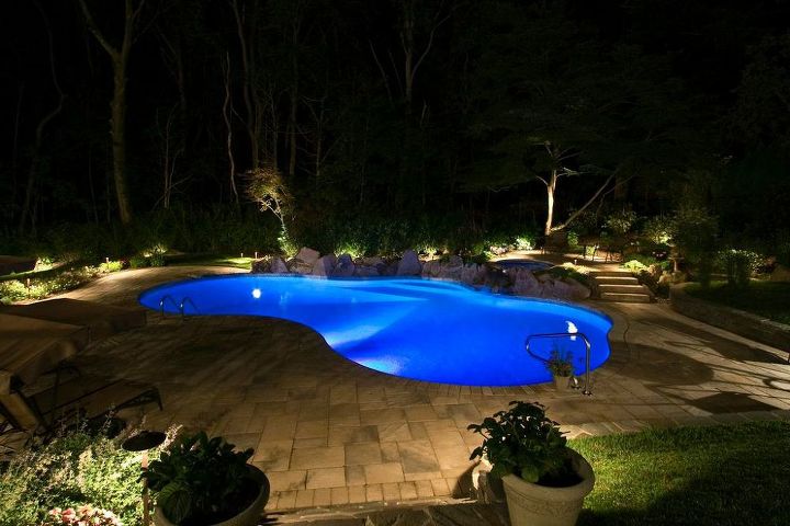 escaparate del proyecto premiado piscina y spa de vinilo de forma libre en, Iluminaci n de patios Long Island Nueva York