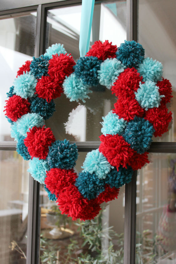 pom pom heart wreath, crafts, seasonal holiday decor, valentines day ideas, wreaths