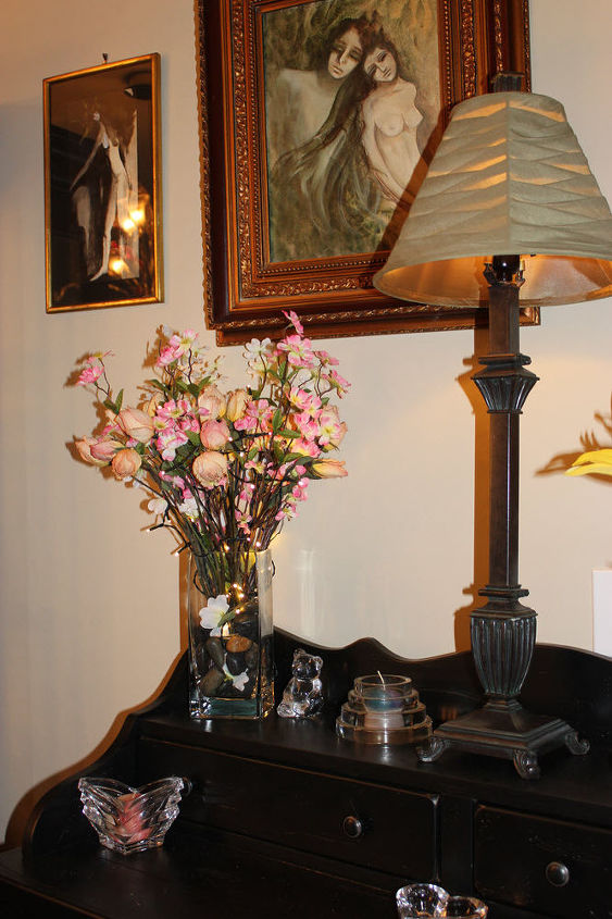crear un elegante centro de mesa floral iluminado