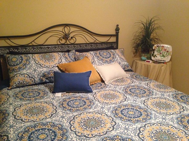 ideas for matching colors for drapes to dark blue and yellow, bedroom ideas, home decor, window treatments