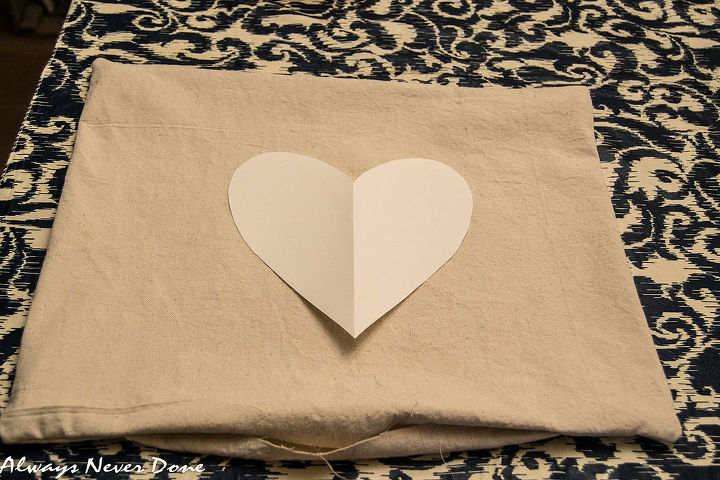 almohada de tela con forma de corazn