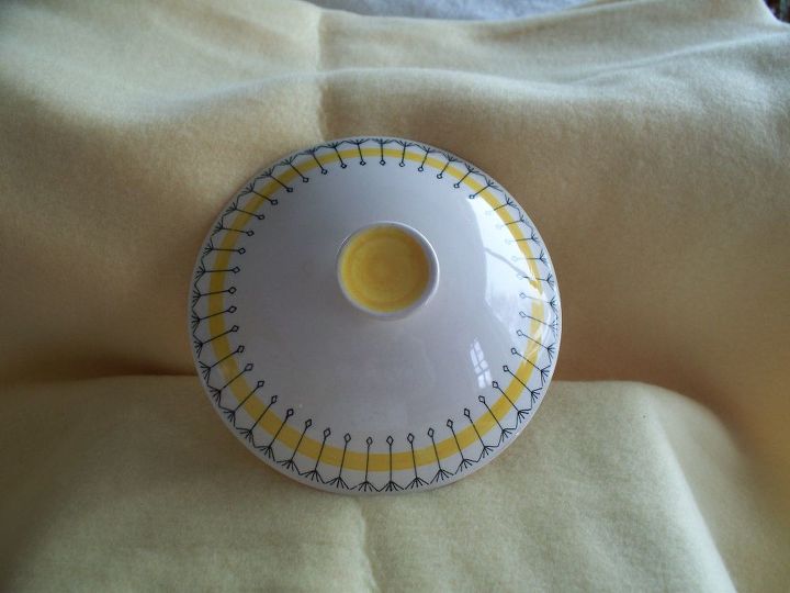 q vintage china pattern from norway, home decor, the lid