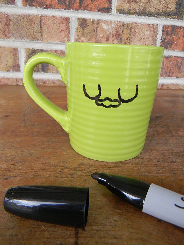 dibuja tu propia taza con cara de grinch