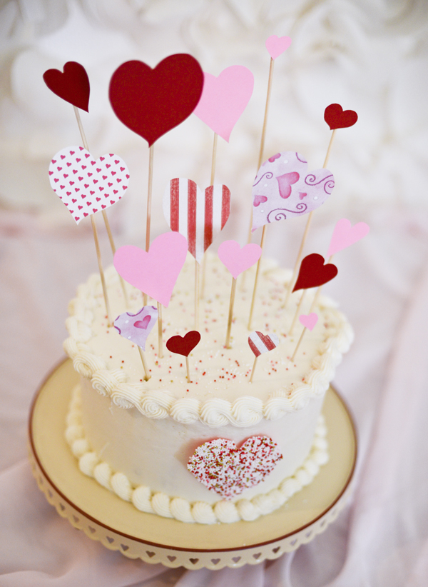 easy valentine s day paper cake topper, crafts, seasonal holiday decor, valentines day ideas