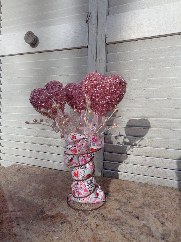 diy valentine day table party vase with recyle vintage bed spring coil, crafts, repurposing upcycling, seasonal holiday decor, valentines day ideas