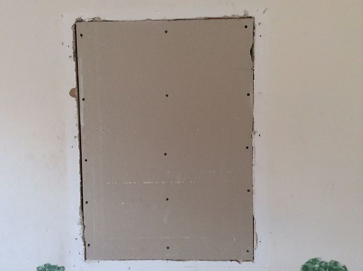 q sheetrock repair, diy, home maintenance repairs, how to, painting, Here is a closer look at it