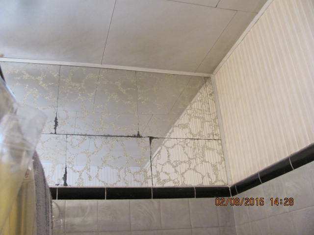 how to reach to wallpaper top of bathroom, End side of tub with mirrors