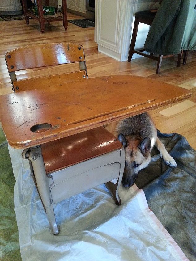 escritorio infantil vintage con productos modern masters y general finishes, Antes Mi perro Booner quer a ayudar
