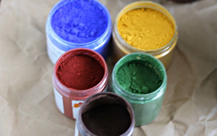 macetas pintadas con pigmento natural