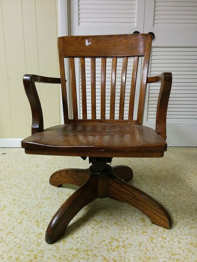 una silla de oficina a la antigua usanza