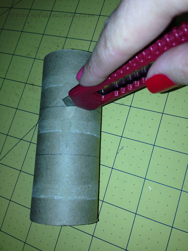 nova ideia de molduras caseiras feitas com tubos de papel toalha