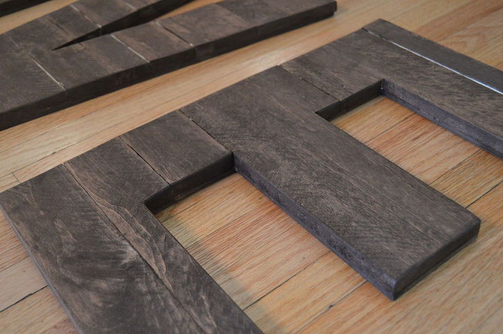 letras de madeira de paletes