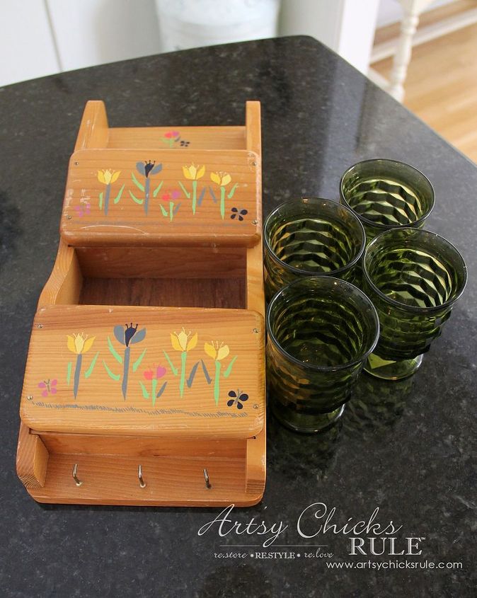 plastic plates and old juice glasses turned tiered jewelry tray, chalk paint, crafts, repurposing upcycling